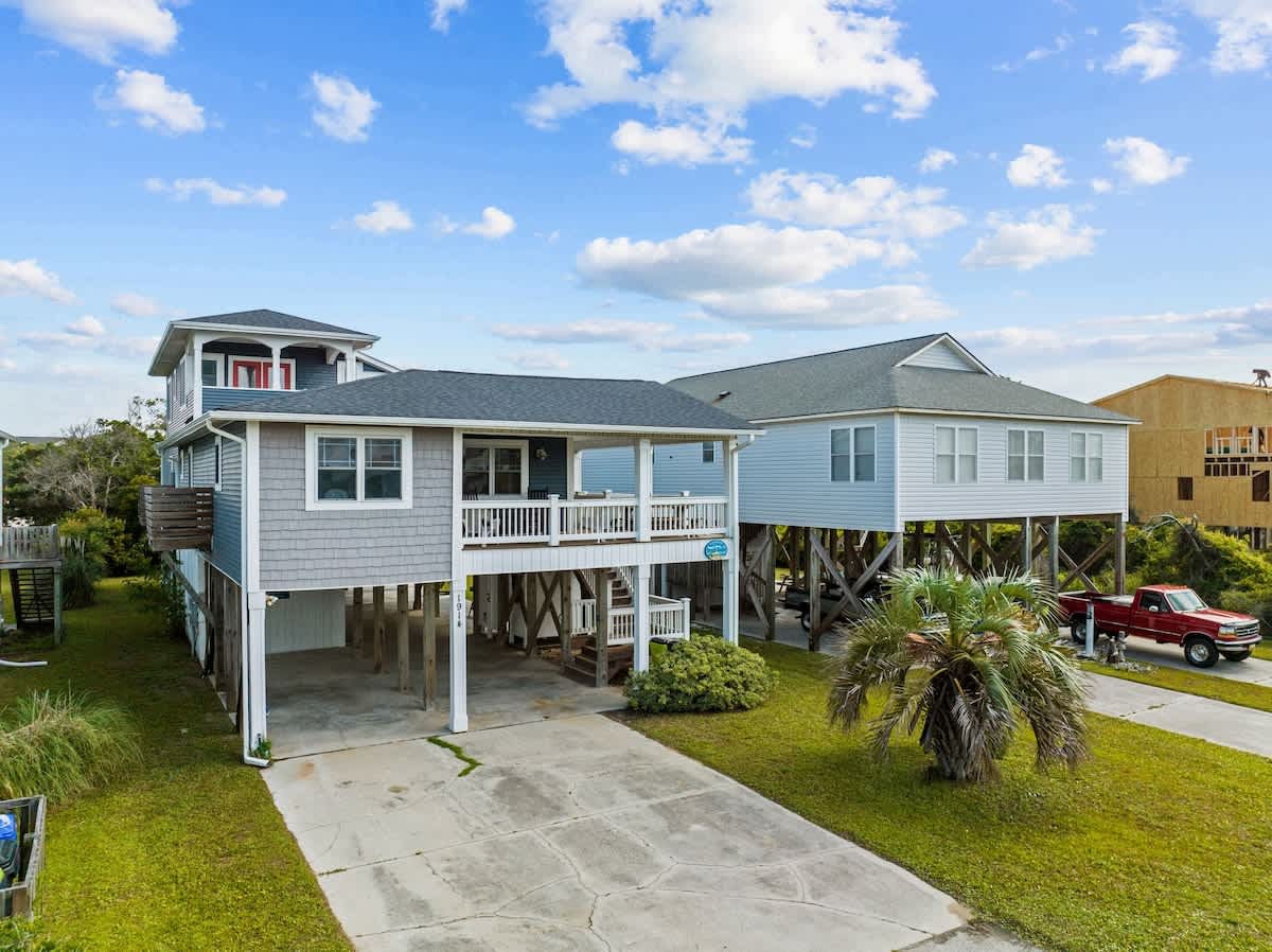 Moms Beach House family retreat two kitchens