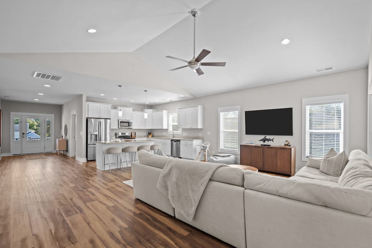 Great Location with Private Pool and inviting outdoor space The Marlin Club | Photo 5