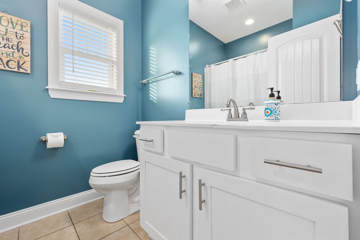 Bathroom 1 - Spacious shower