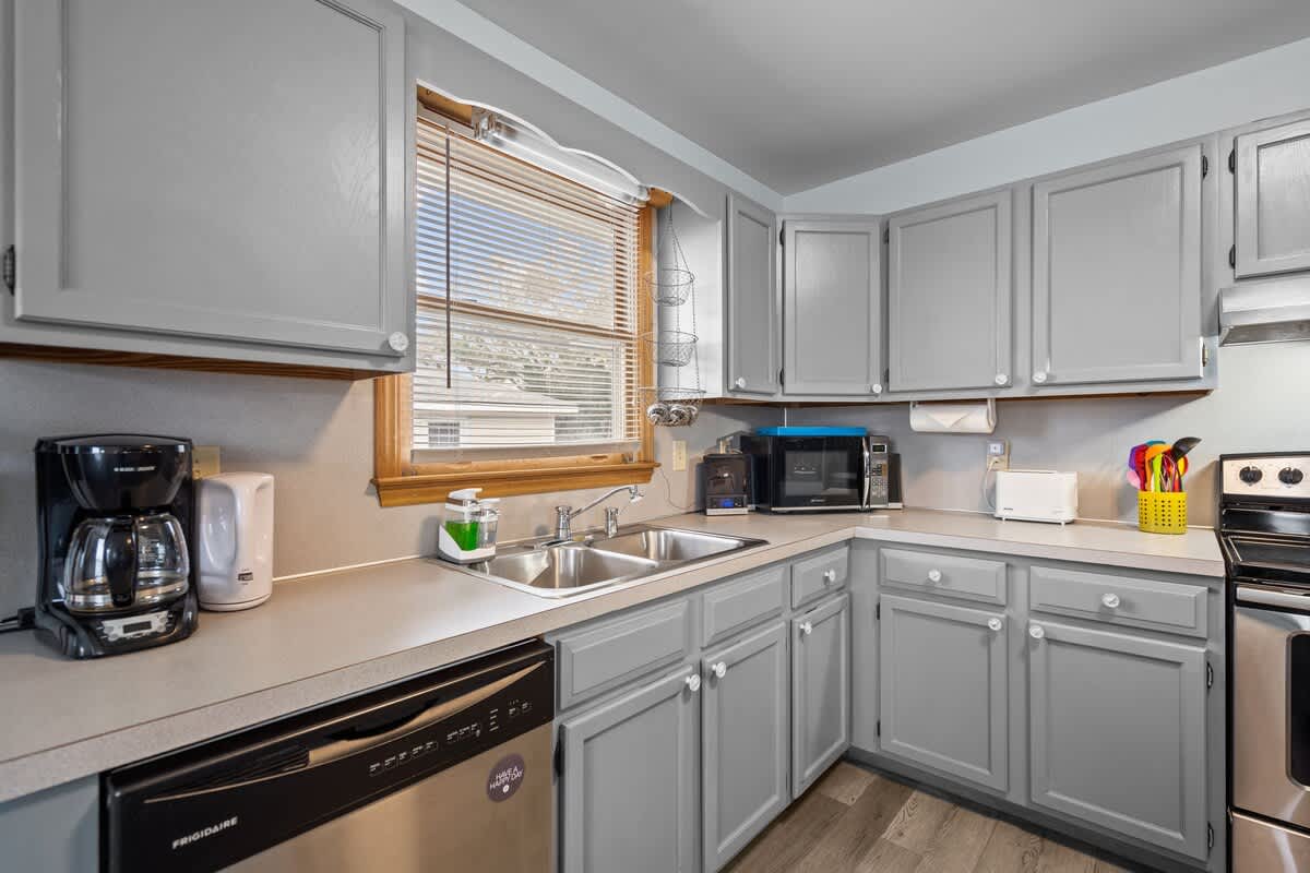 Salt Rock Ocean View Pet Friendly Walk to beach | Photo 4