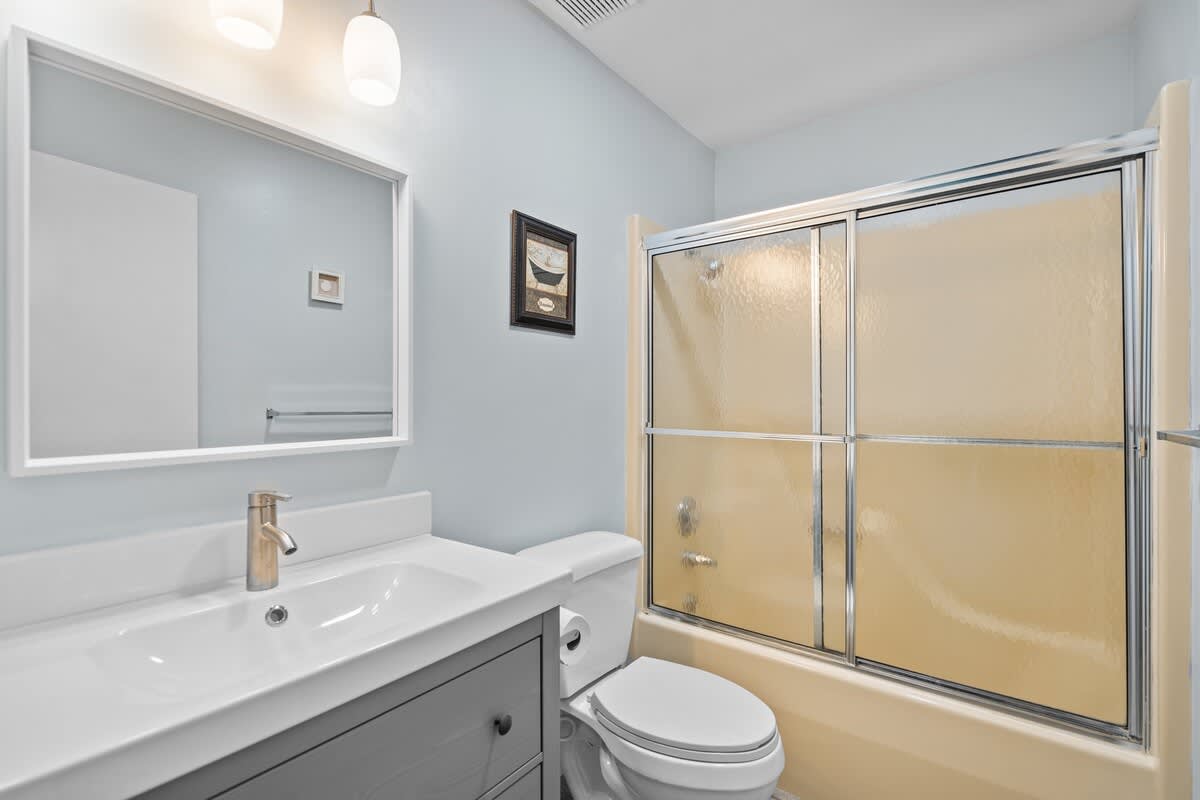 The guest bath with it's tub/shower combo is perfect for families with young children who prefer a tub.