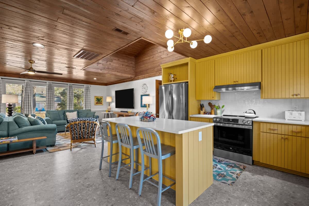 Live Large in Great Location at The Sand Lot | Photo 4