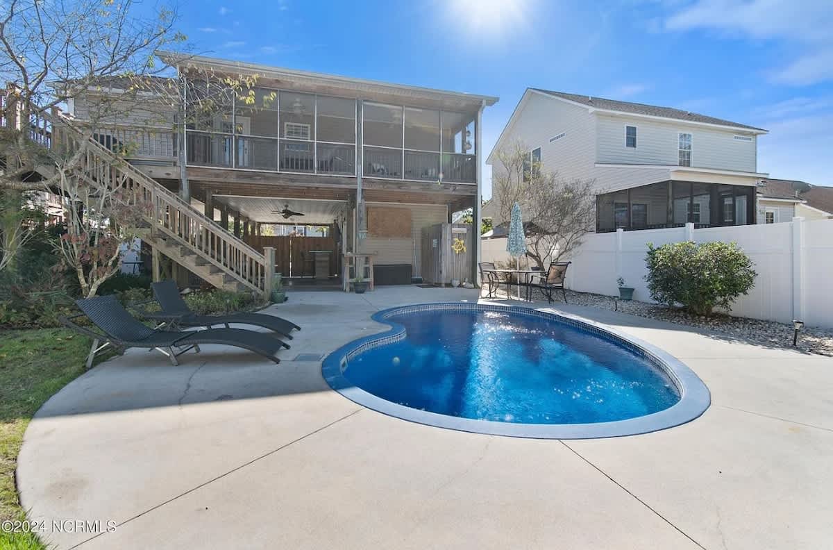 3 Little Birds Beach Pool