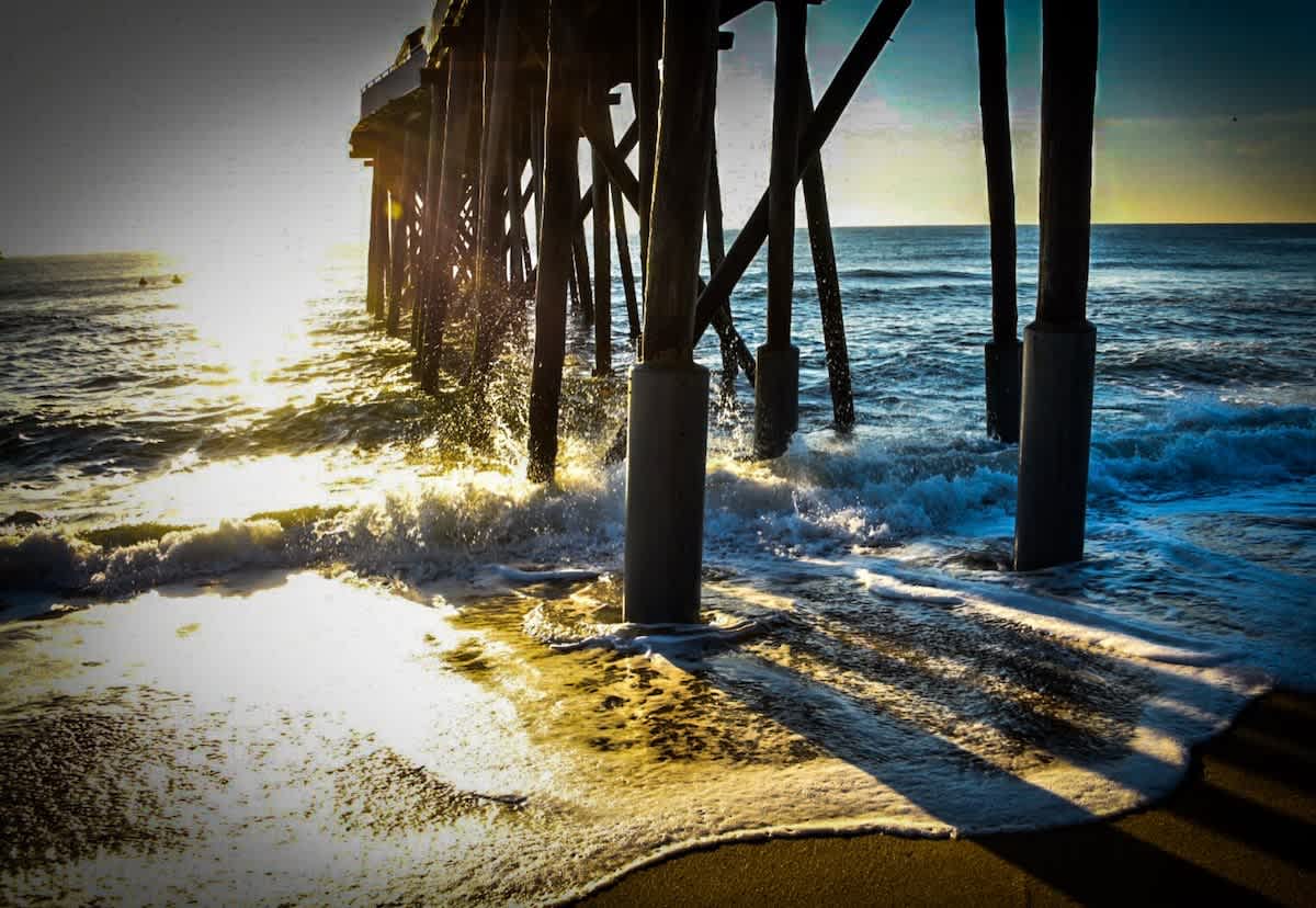 Fishing pier 1 mile from house 