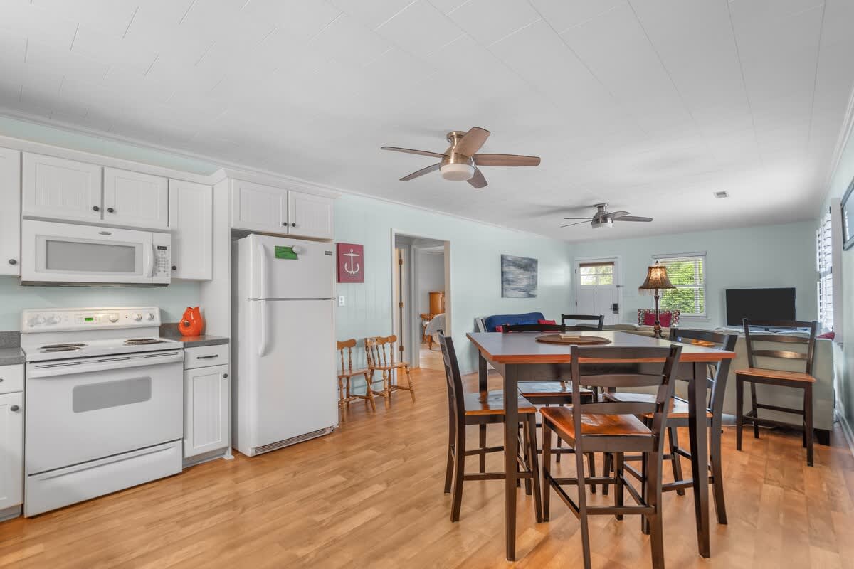 Beach Ya To IT A Short Walk to The Beach | Photo 10