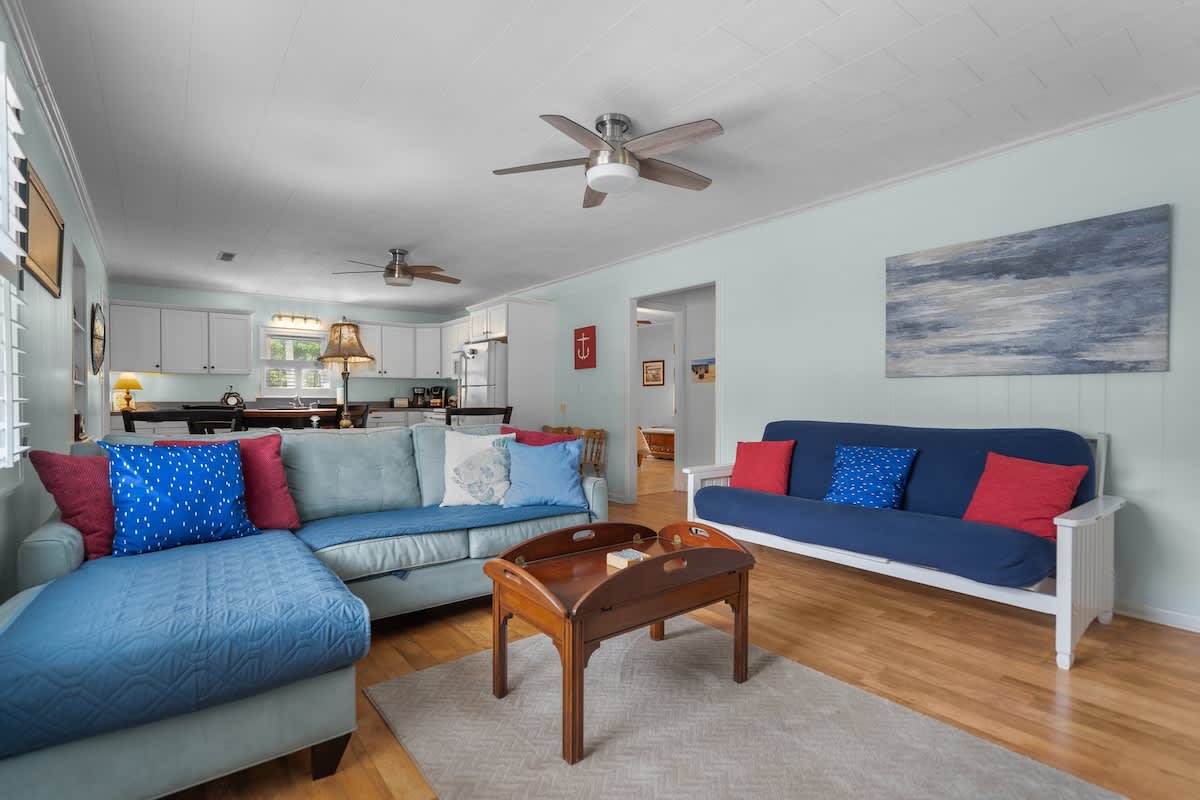 Living room with Couch and Futon