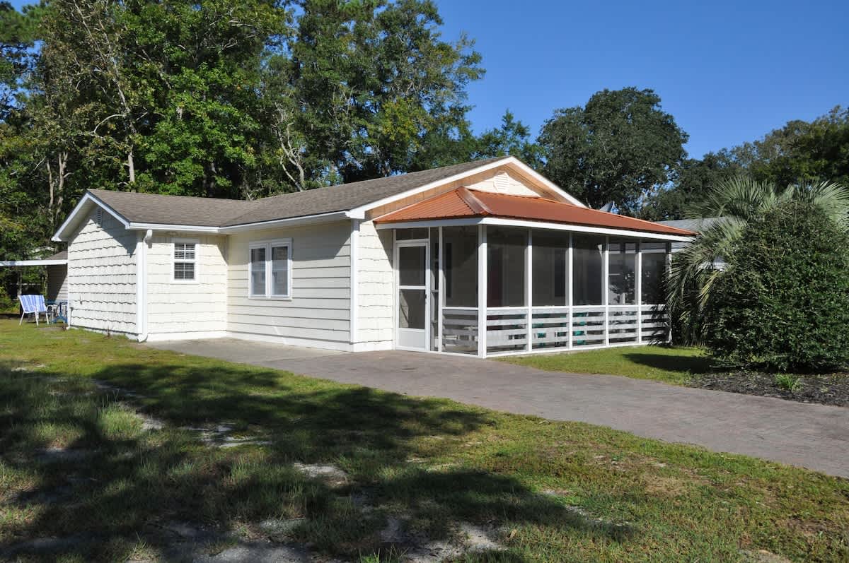 Beach Ya To IT A Short Walk to The Beach