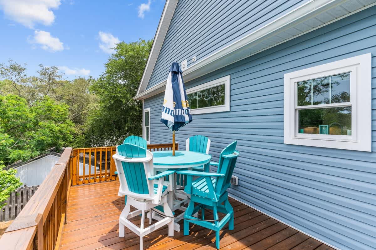 Rear Deck Off Kitchen