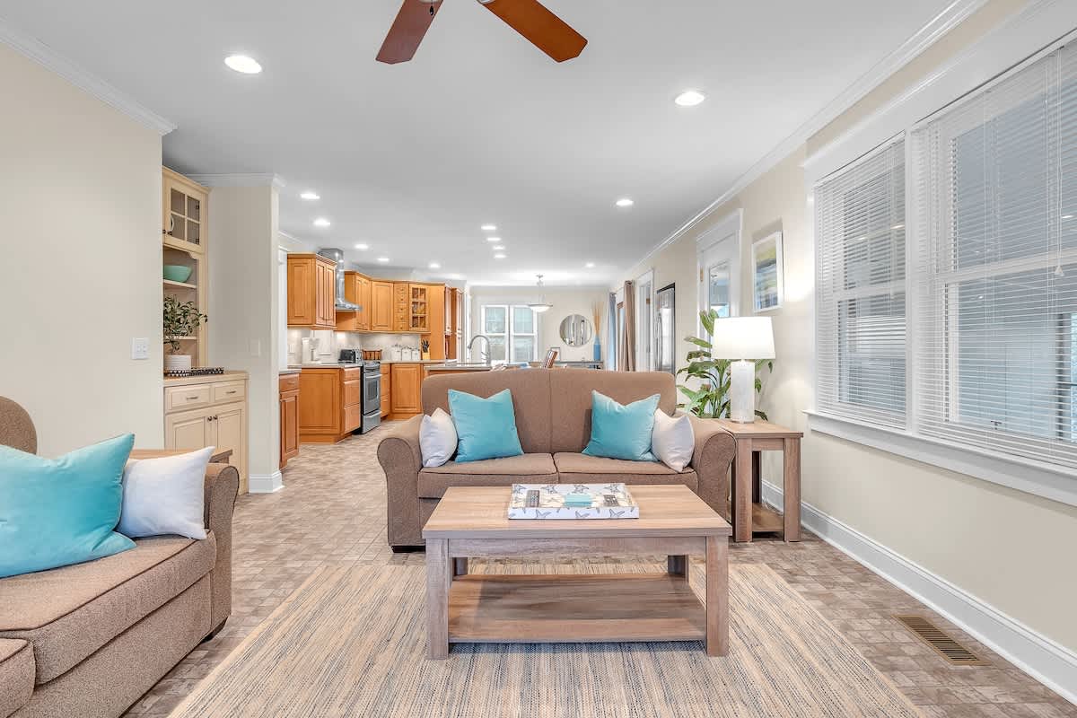 OHANA House OKI 3BR 2BA steps to the beach