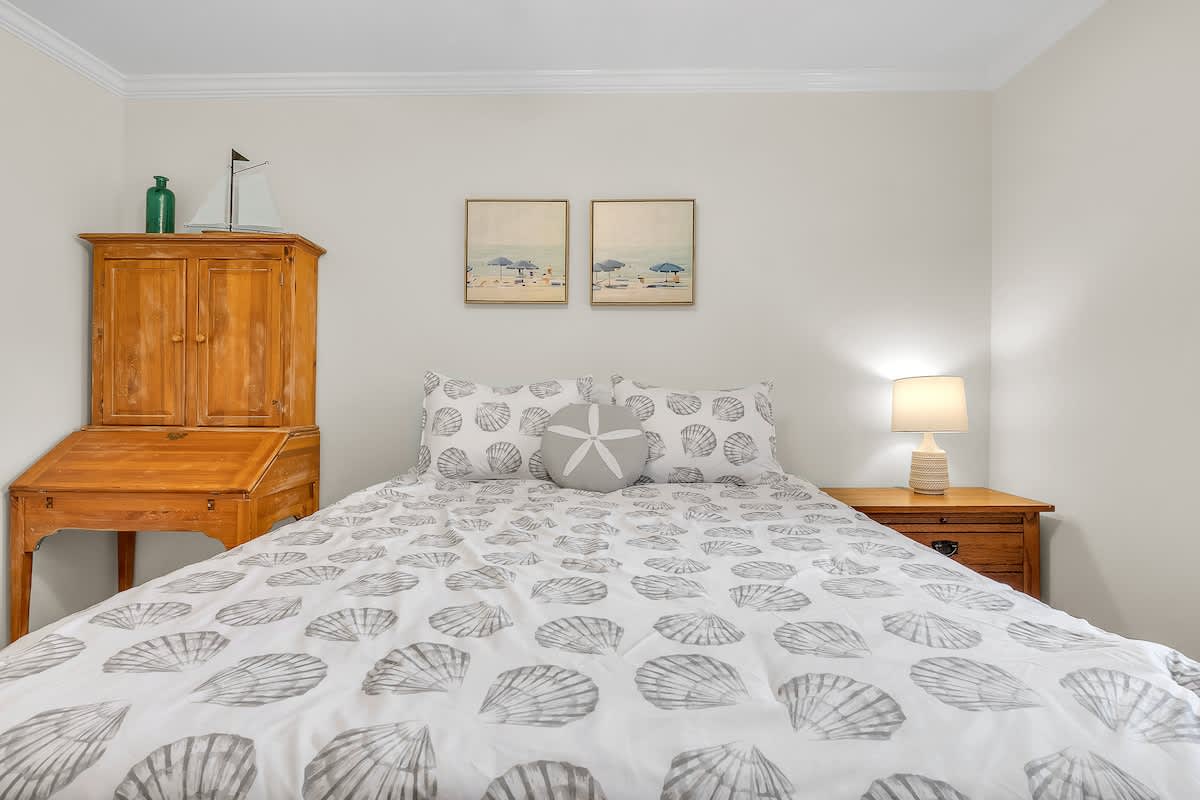 OHANA House OKI 3BR 2BA steps to the beach | Photo 12