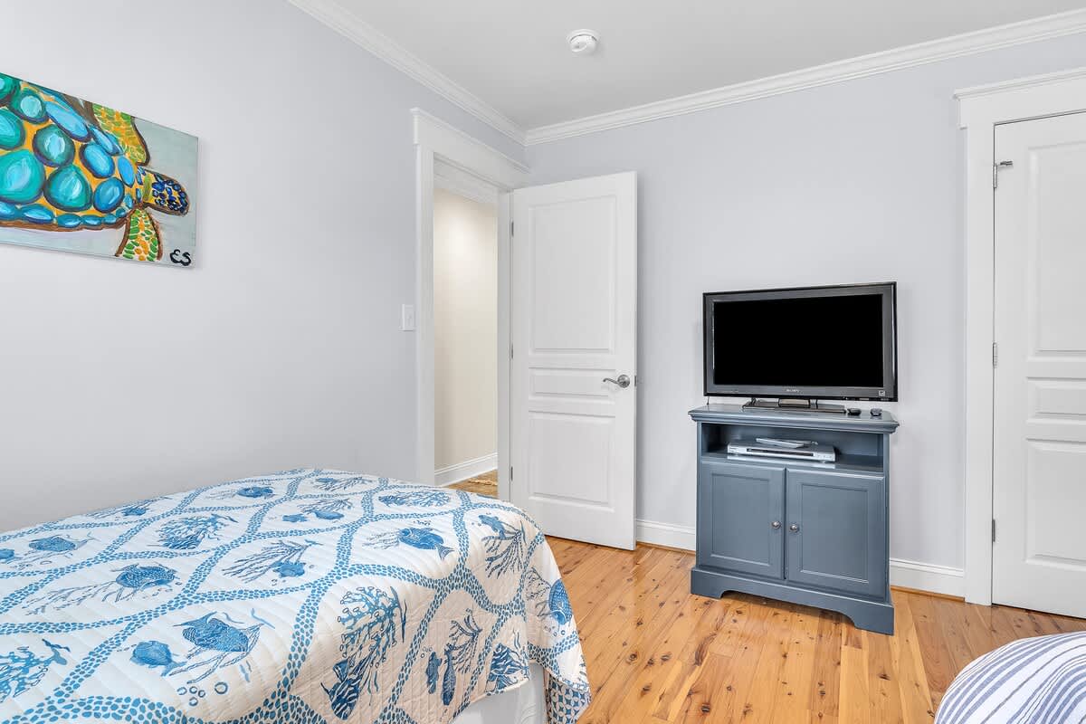 OHANA House OKI 3BR 2BA steps to the beach | Photo 15