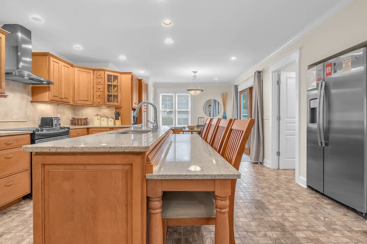 OHANA House OKI 3BR 2BA steps to the beach | Photo 5