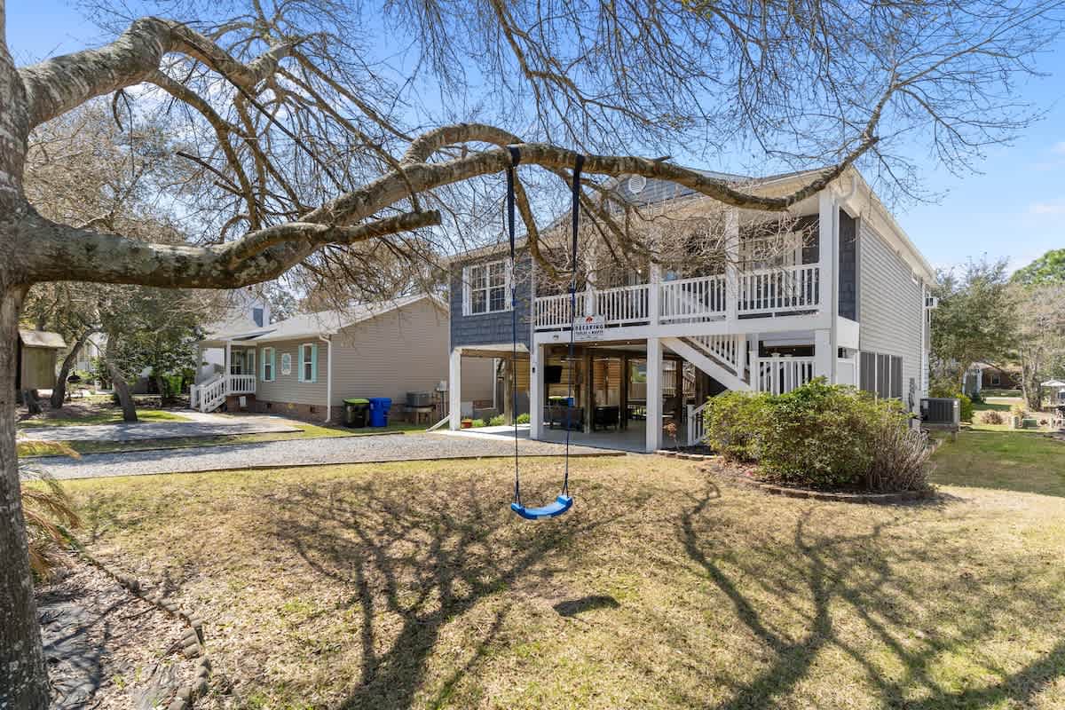 Breaking Tables Waves | Photo 3