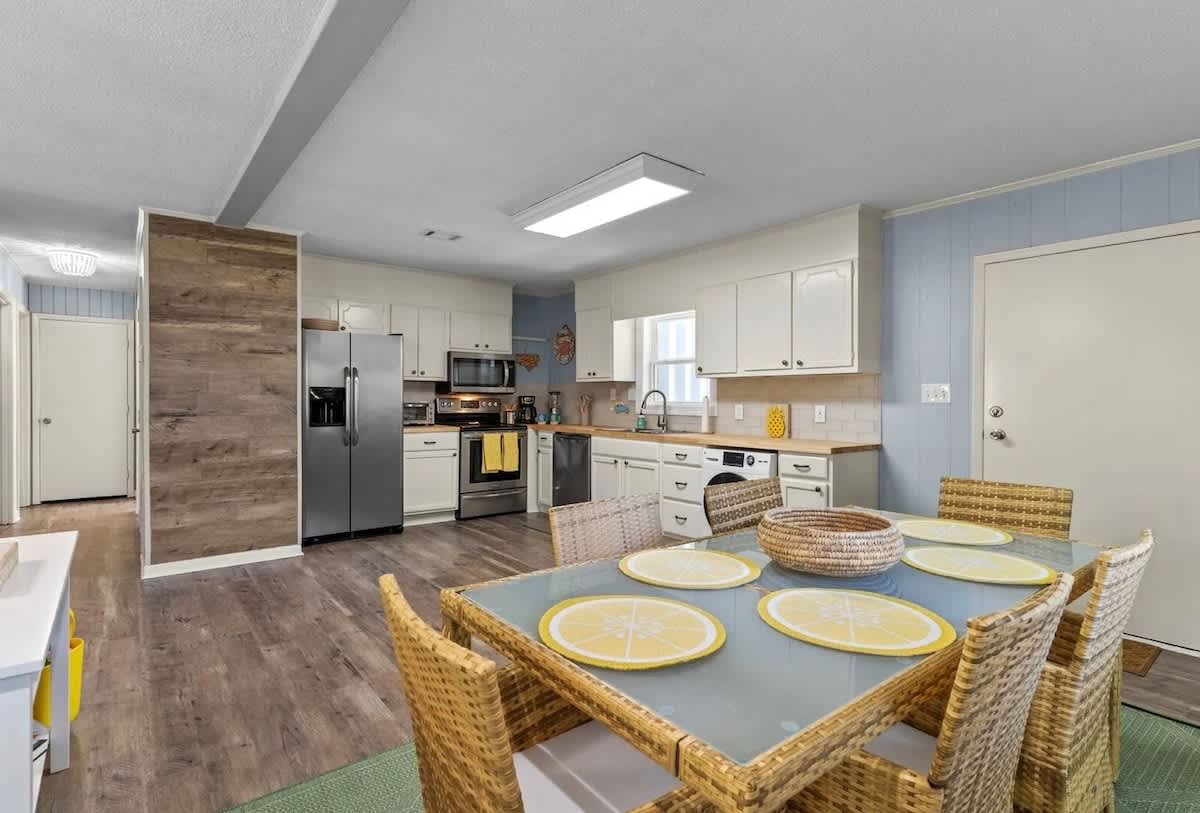 Family Beach Retreat Dog Friendly Steps to Sand | Photo 4