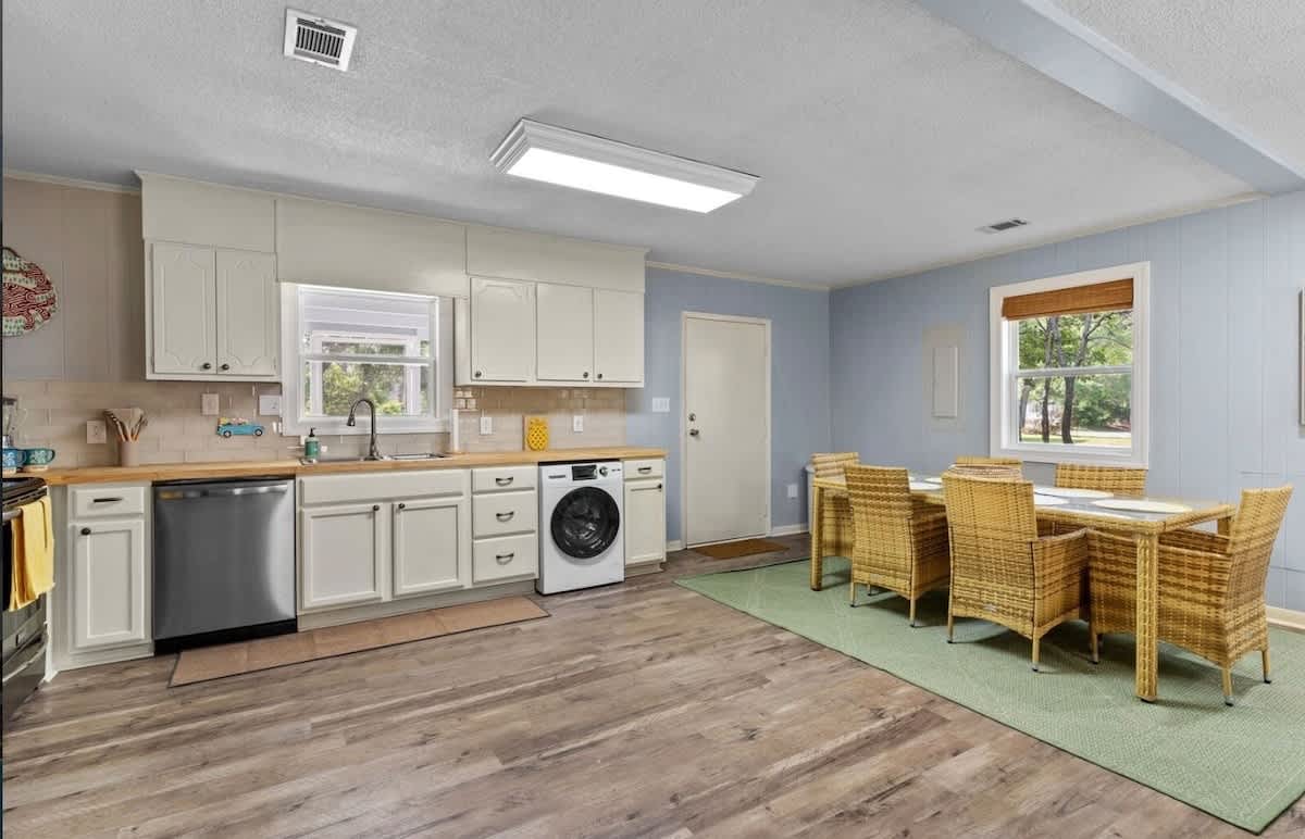 Family Beach Retreat Dog Friendly Steps to Sand | Photo 7