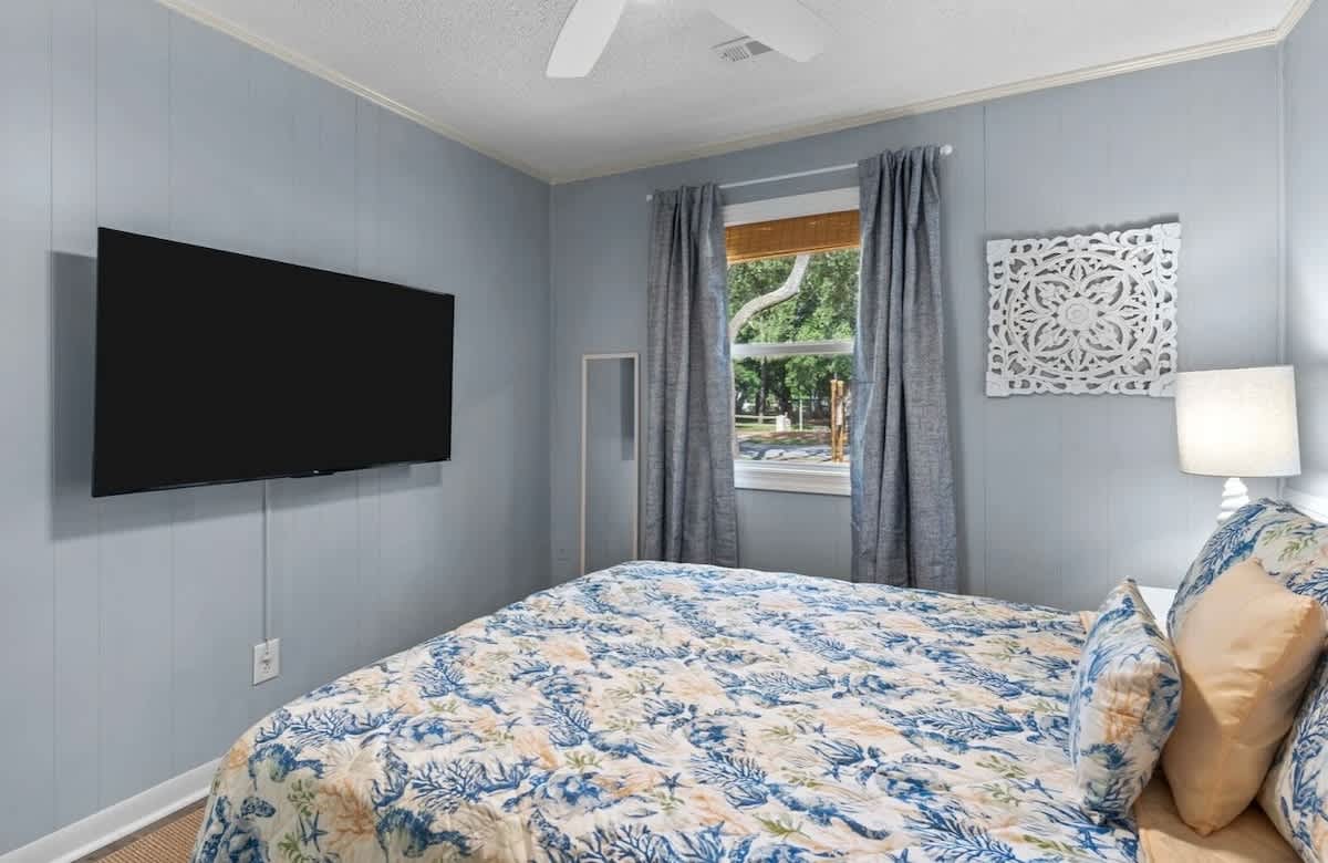 Family Beach Retreat Dog Friendly Steps to Sand | Photo 17