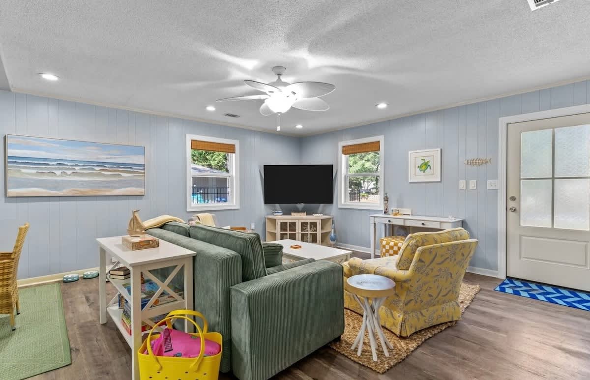 Family Beach Retreat Dog Friendly Steps to Sand | Photo 9