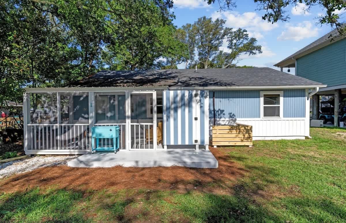 Family Beach Retreat Dog Friendly Steps to Sand | Photo 6