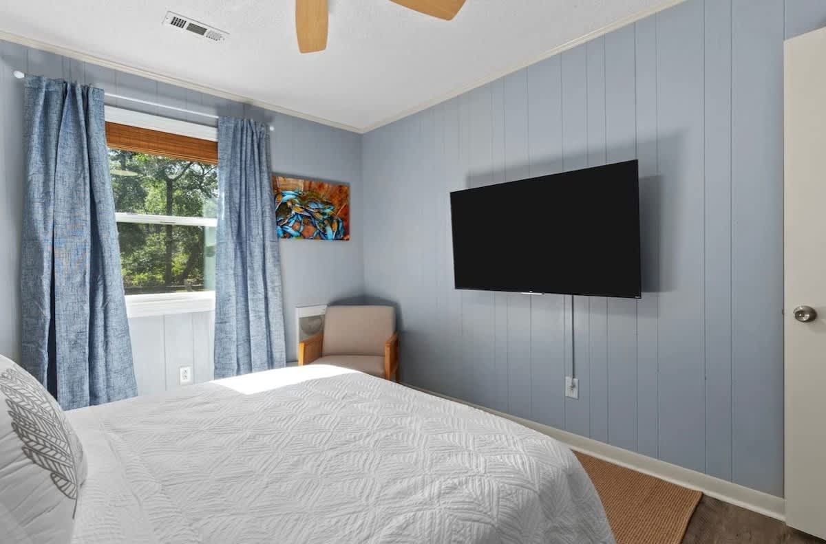 Family Beach Retreat Dog Friendly Steps to Sand | Photo 16