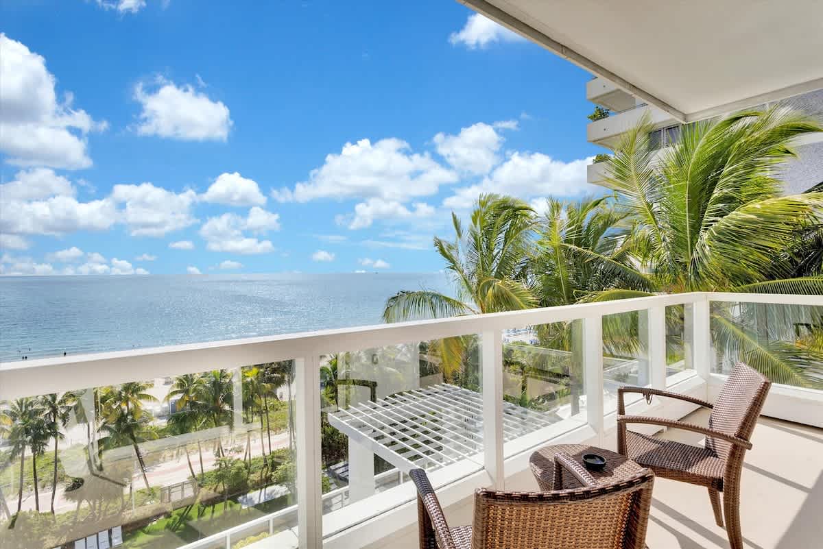 New Listing - Gorgeous Fontainebleau Sorrento 1BR — Miami Beach, FL — vacation rental