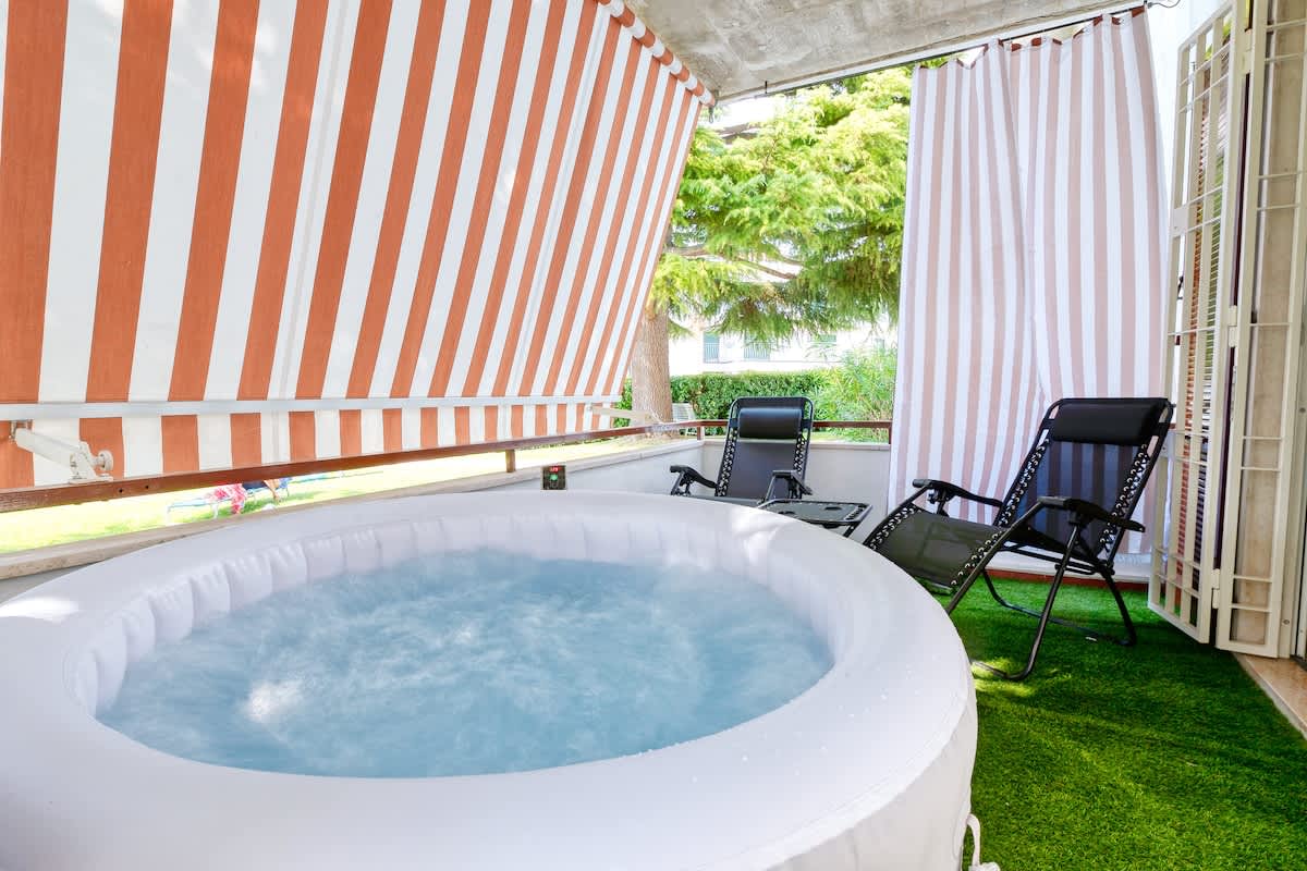 Wolf House - Peschiera Holiday (Private Jacuzzi)  — Peschiera del Garda, Veneto — vacation rental