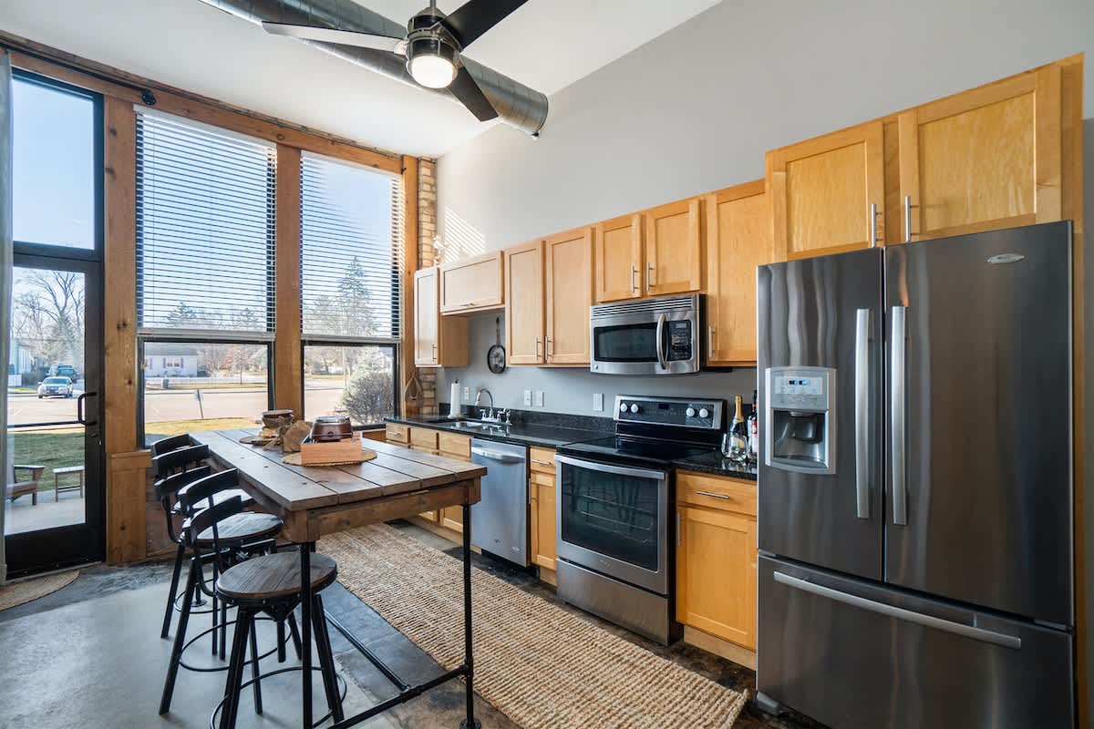 The Shoreline Vibe at Central Lofts 3