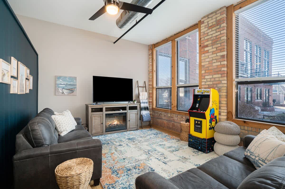 The Shoreline Vibe at Central Lofts 4
