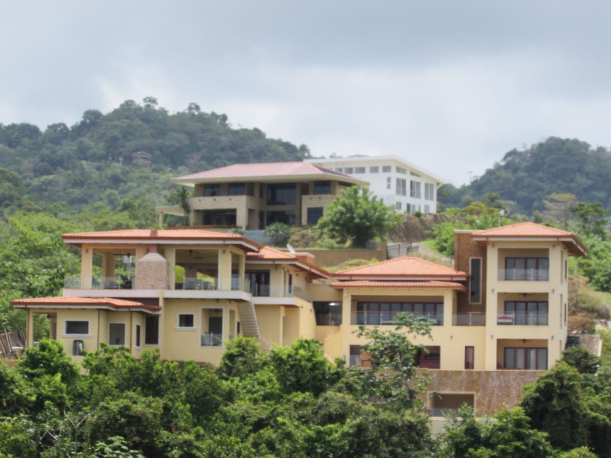 Casa Amarillo Jaco Beach
