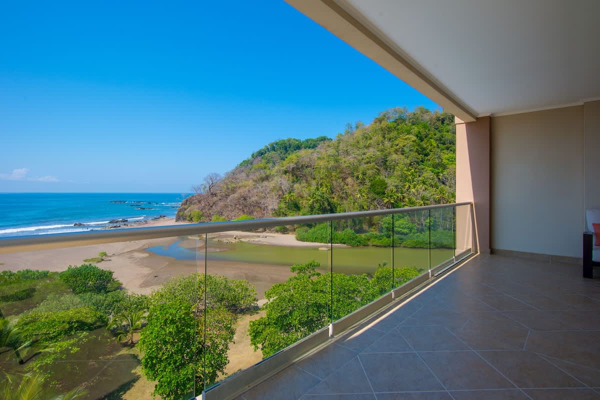 7th Floor Ocean View. Sleeps 8. 3 Beds 3 Bath