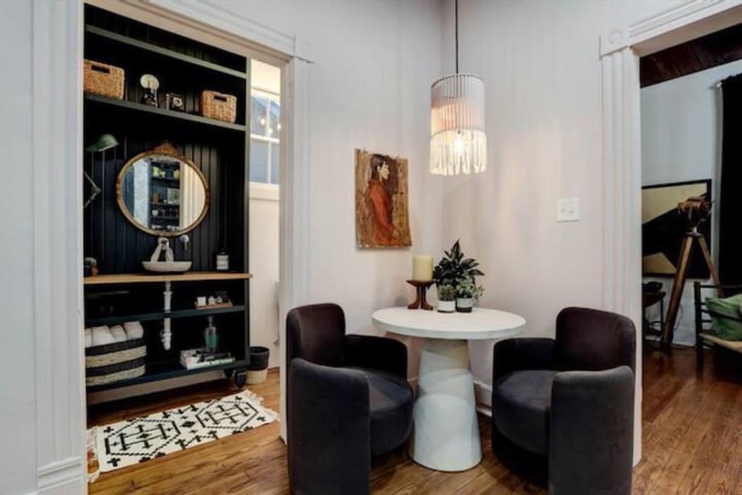 walk 2 beach! artistic home w/detached guesthouse