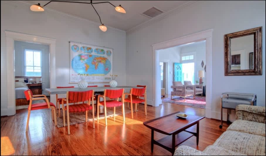 spacious and perfect for families! walk to beach! - Picture 13