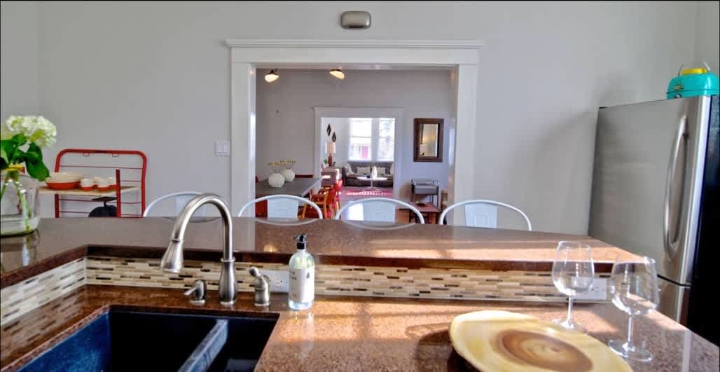 spacious and perfect for families! walk to beach! - Picture 29