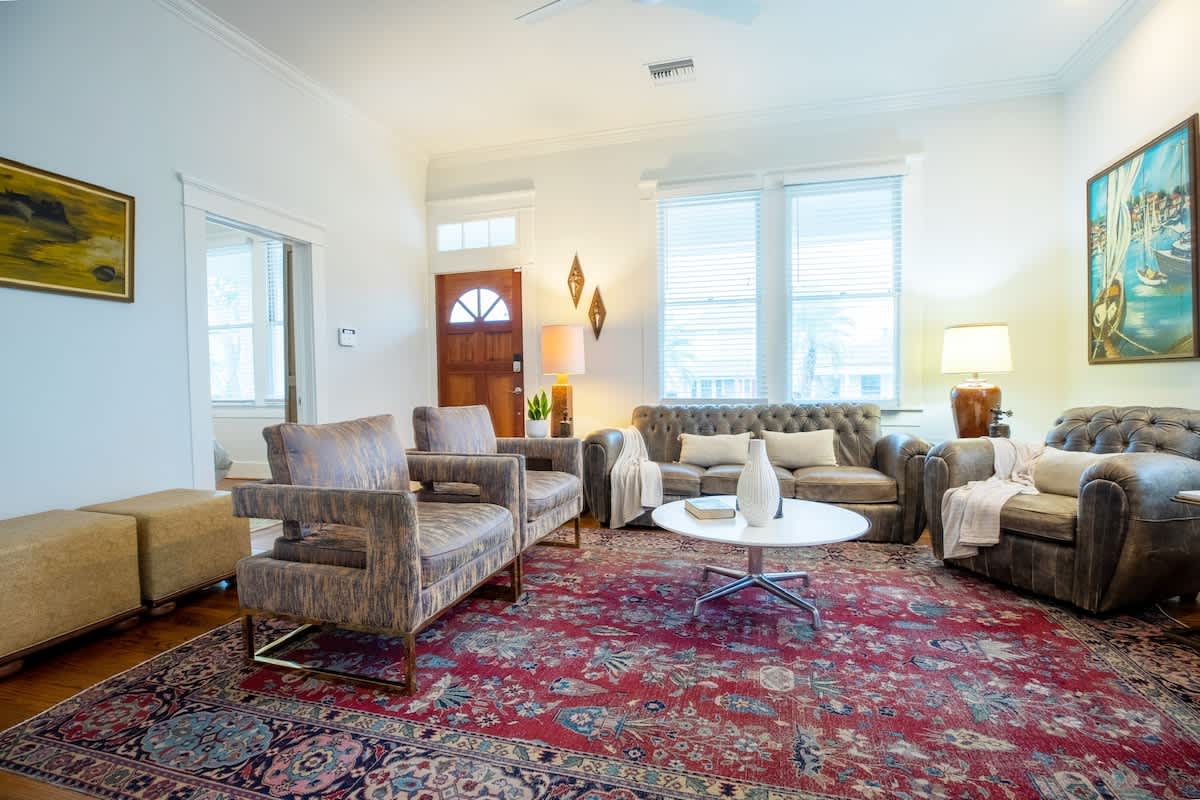 spacious and perfect for families! walk to beach! - Picture 20