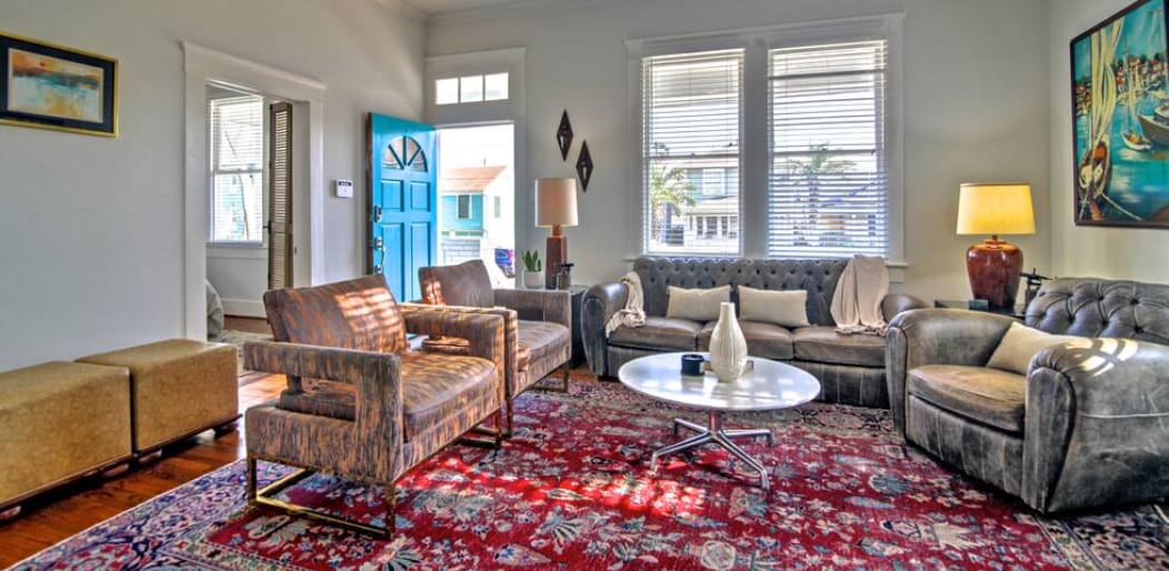 spacious and perfect for families! walk to beach!
