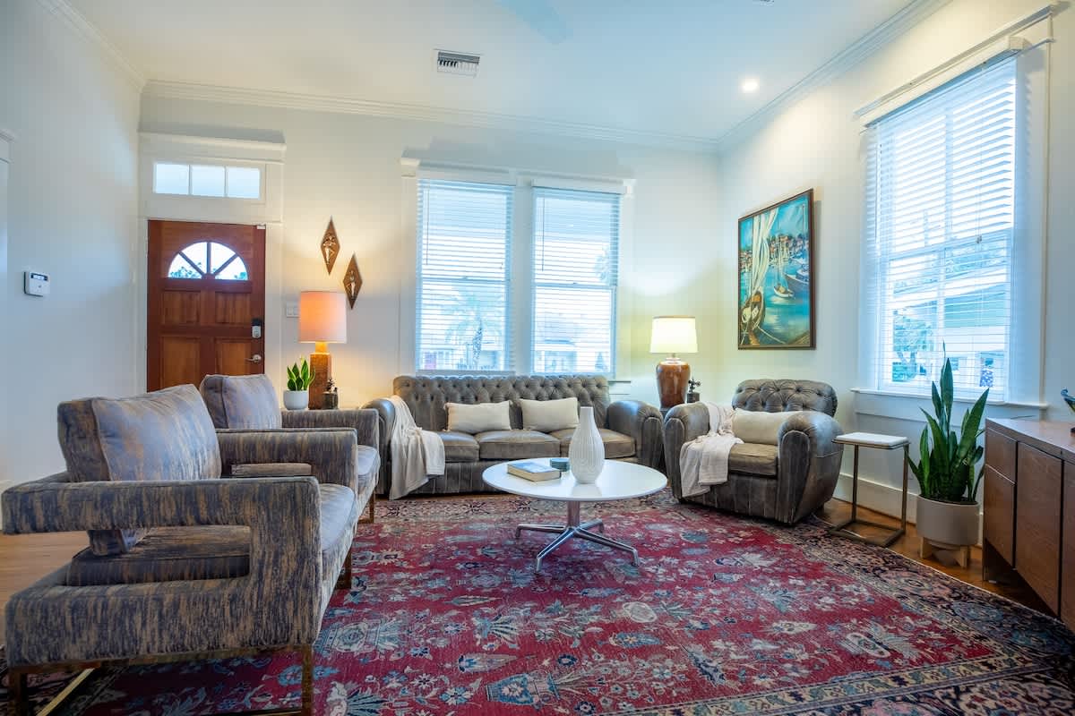 spacious and perfect for families! walk to beach! - Picture 17