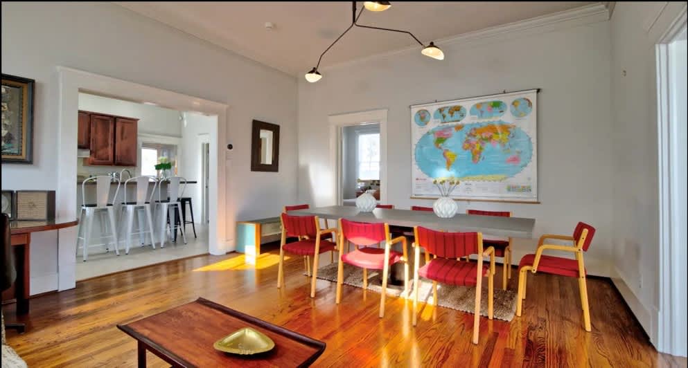 spacious and perfect for families! walk to beach! - Picture 37