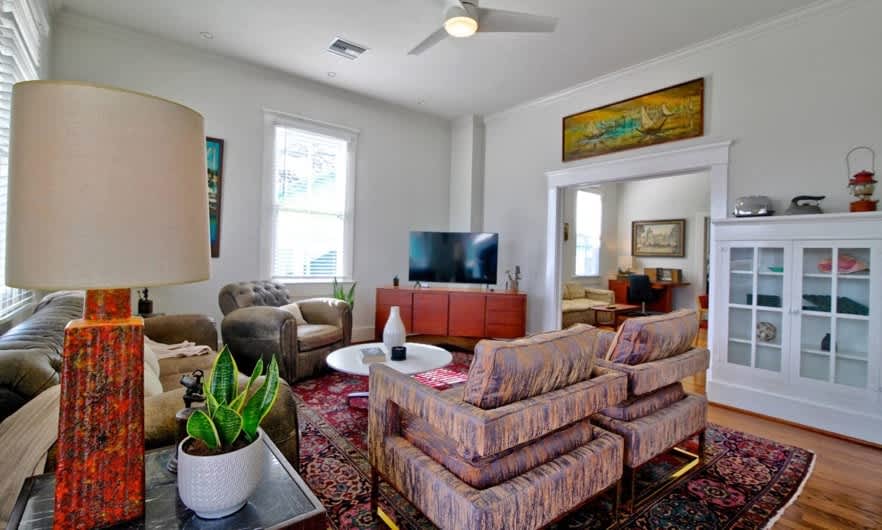 spacious and perfect for families! walk to beach! - Picture 15