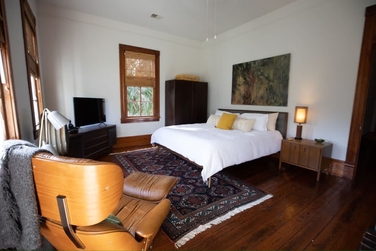 Silk Stocking District historical mid-century home - Picture 2