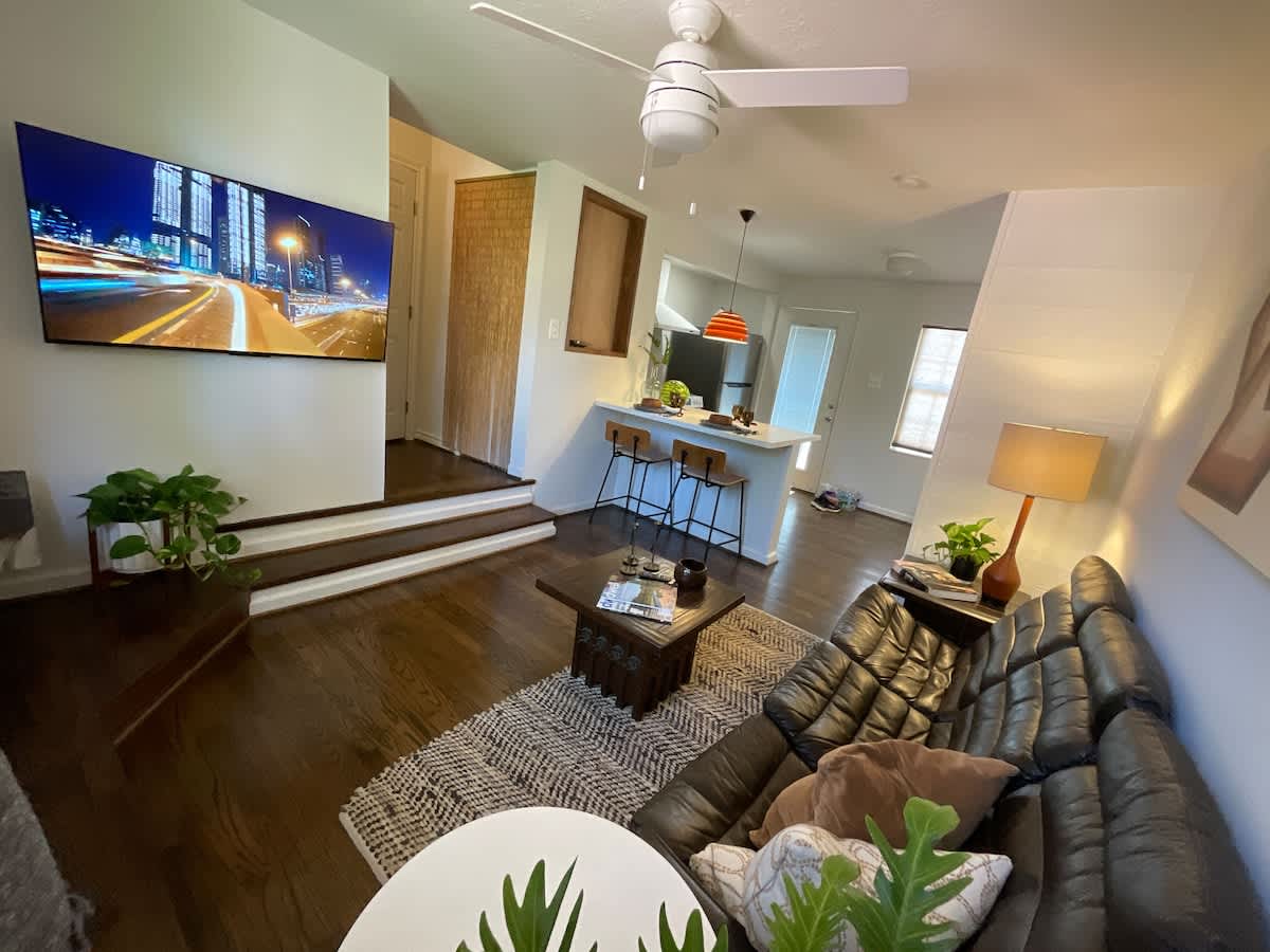 the escape: pool, hot tub, Easy World Cup Access
