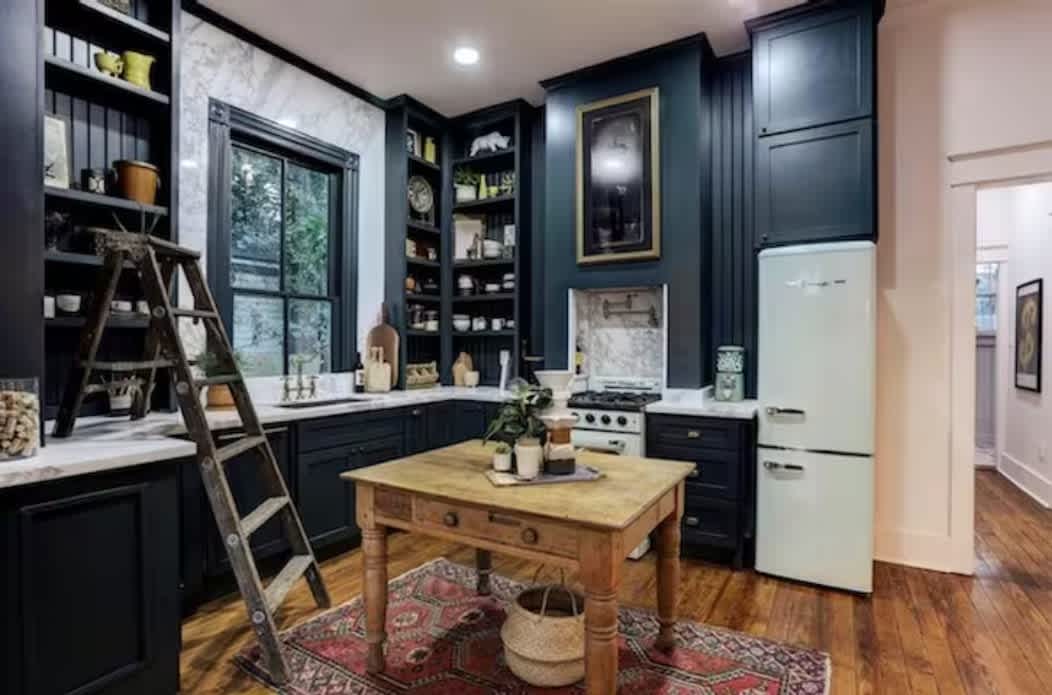 walk 2 beach! artistic home w/large backyard