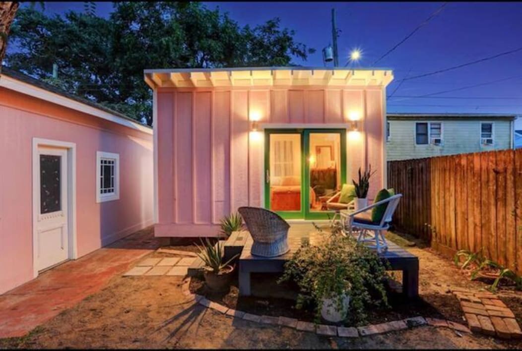 walk 2 beach! cozy casita guesthouse