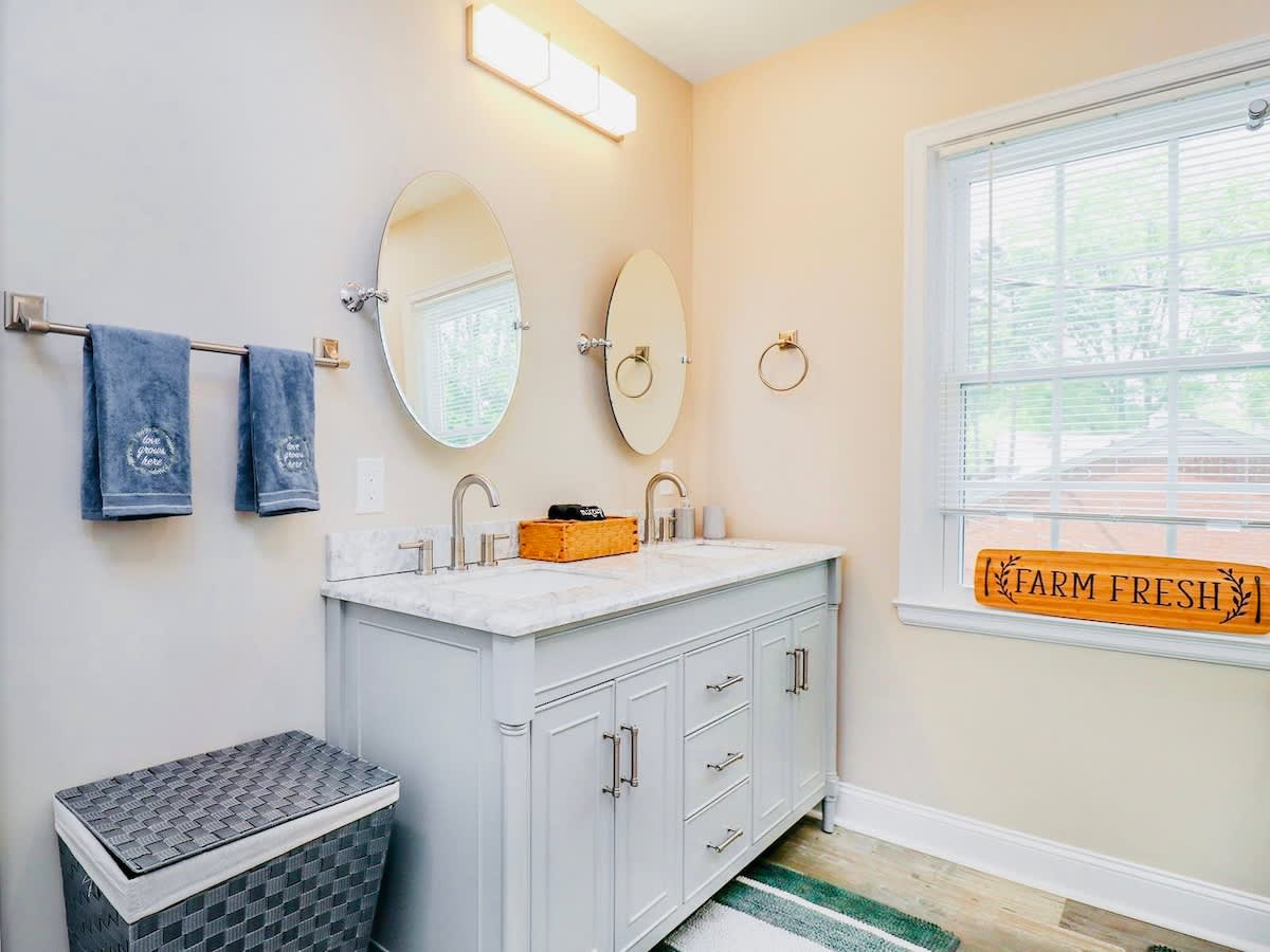 Home on Sunset: Warm, Relaxed, Family Ready