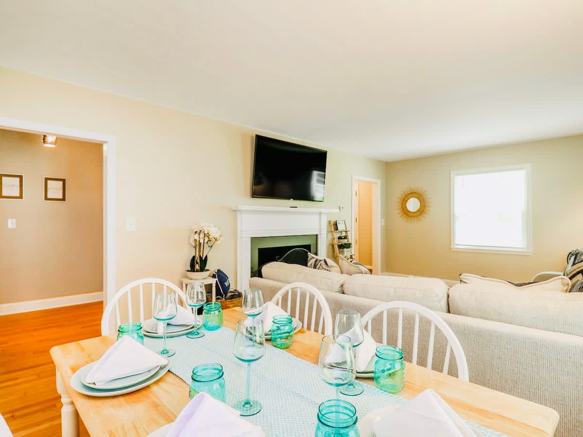 Home on Sunset: Warm, Relaxed, Family Ready