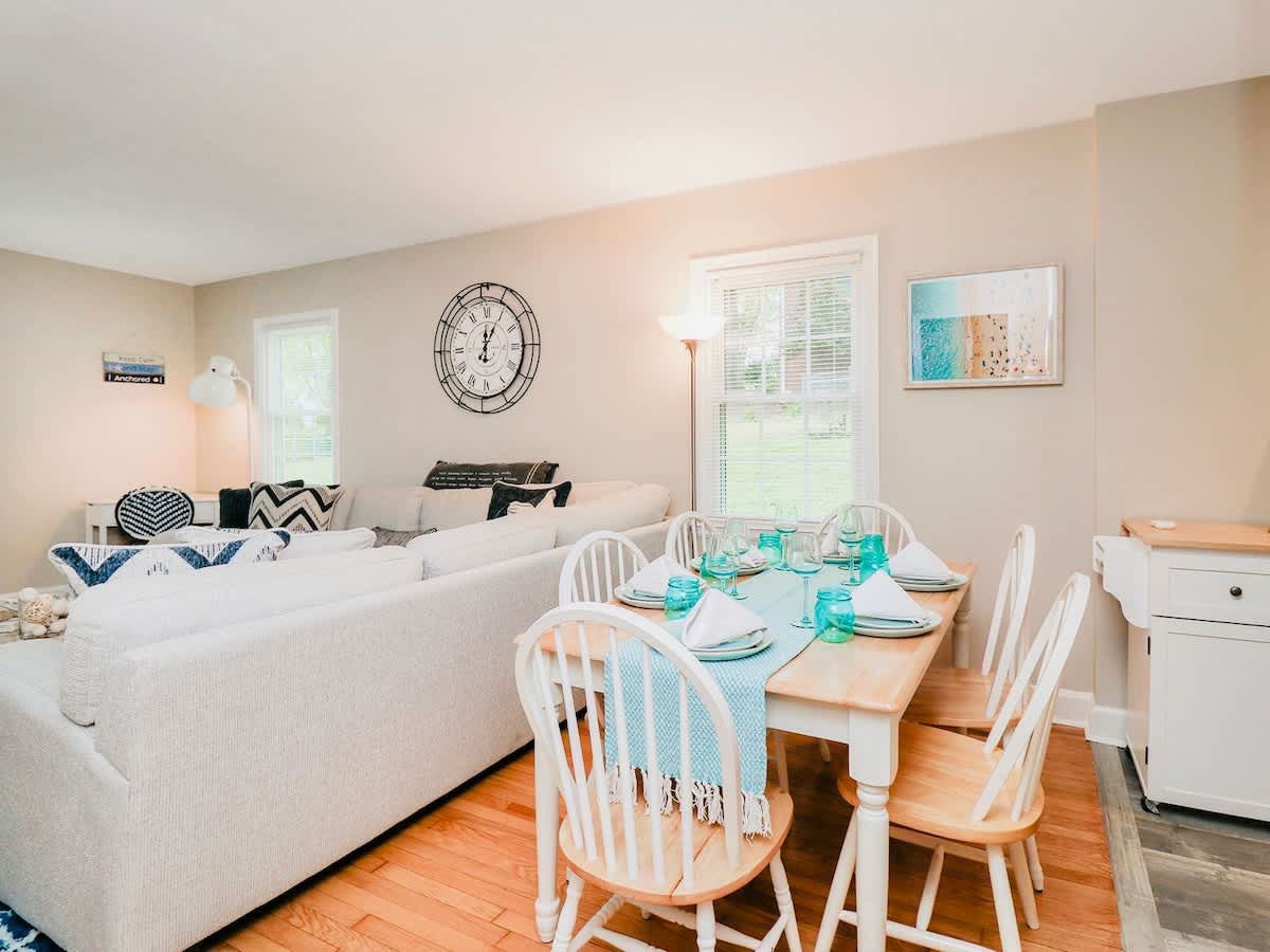 Home on Sunset: Warm, Relaxed, Family Ready