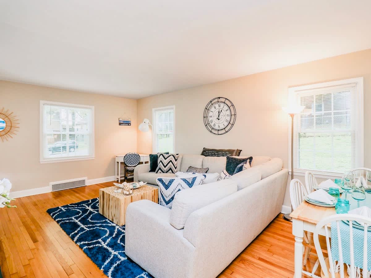 Home on Sunset: Warm, Relaxed, Family Ready