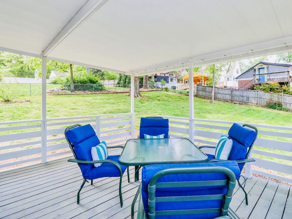 Home on Sunset: Warm, Relaxed, Family Ready