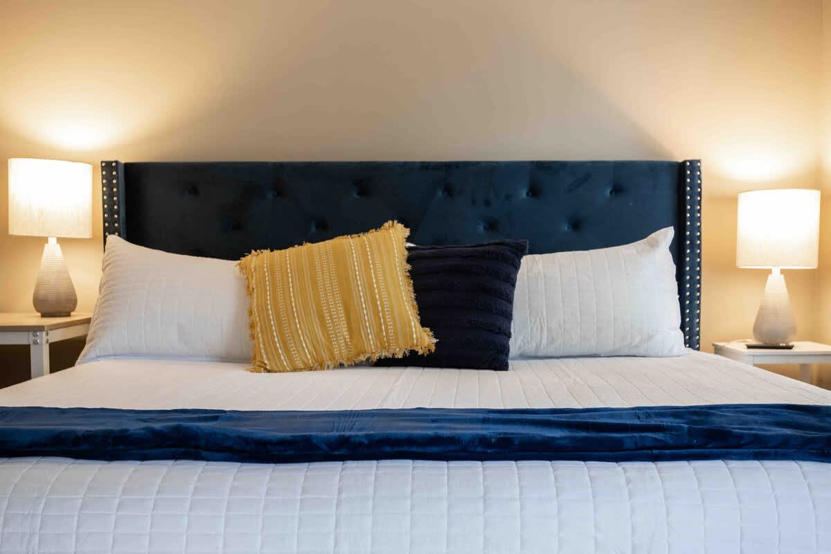 Sunset Hill Cottage: East: Cozy, Modern, Walkable to UNCG