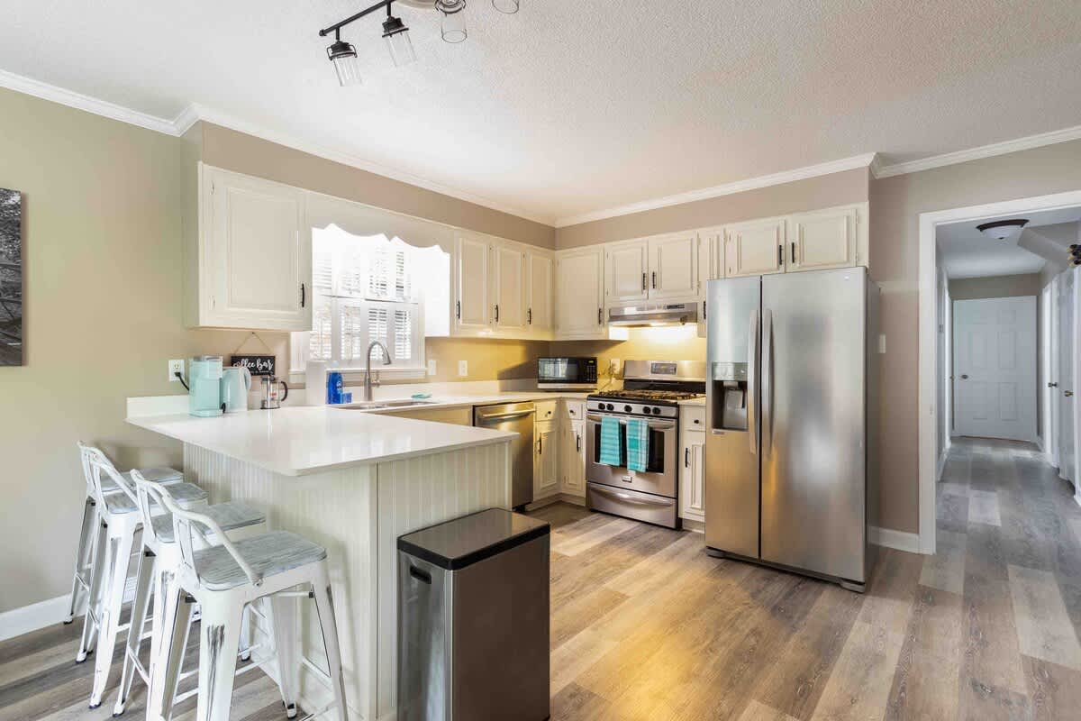 Sunset Hill Cottage: East: Cozy, Modern, Walkable to UNCG