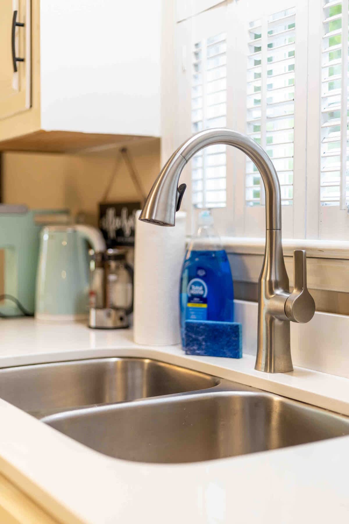 Sunset Hill Cottage: East: Cozy, Modern, Walkable to UNCG