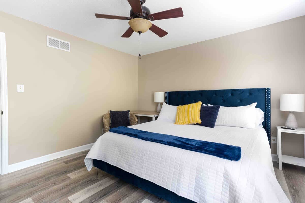 Sunset Hill Cottage: East: Cozy, Modern, Walkable to UNCG